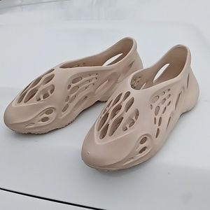 Tan foam runner shoes